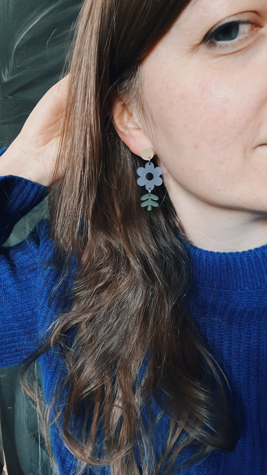 Violette Gänseblümchen Statement Ohrringe