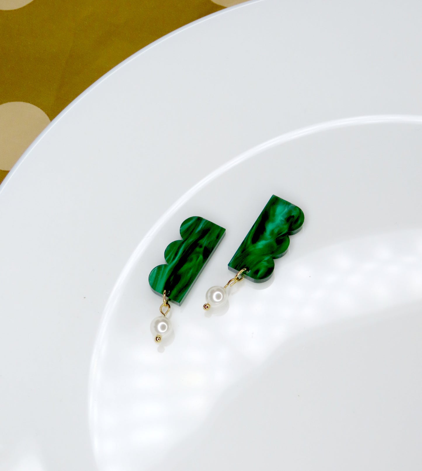 Royal Green Belle Acryl Ohrringe mit Edelstahlstecker