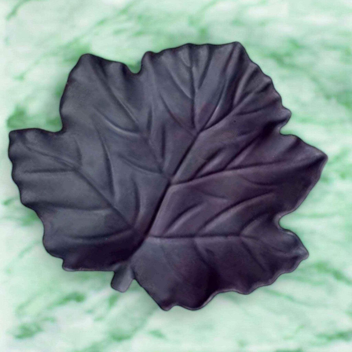 Handgegossenes Hanfblatt – Herbstlicher Charme für dein Zuhause