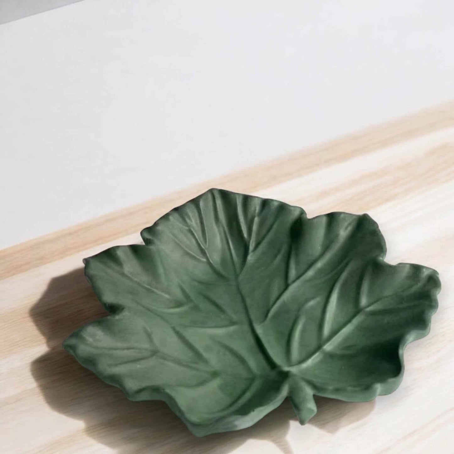 Handgegossenes Hanfblatt – Herbstlicher Charme für dein Zuhause