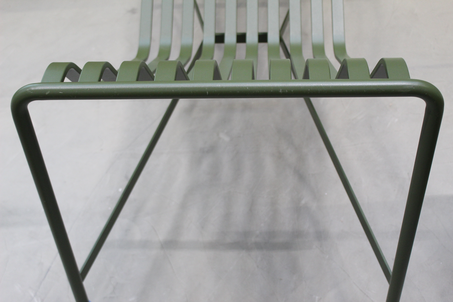 Garðstóll, sólbekkur og sólstóll frá Hay Palissade, B-flokks, ólífugrænn. Sjá texta/myndir.