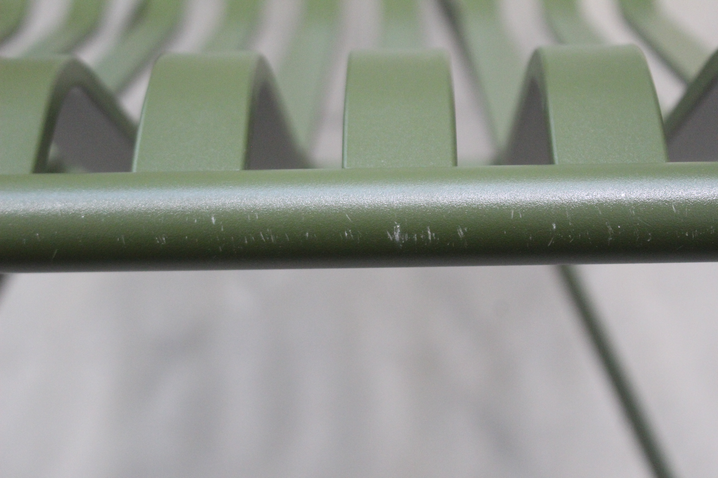 Garðstóll, sólbekkur og sólstóll frá Hay Palissade, B-flokks, ólífugrænn. Sjá texta/myndir.