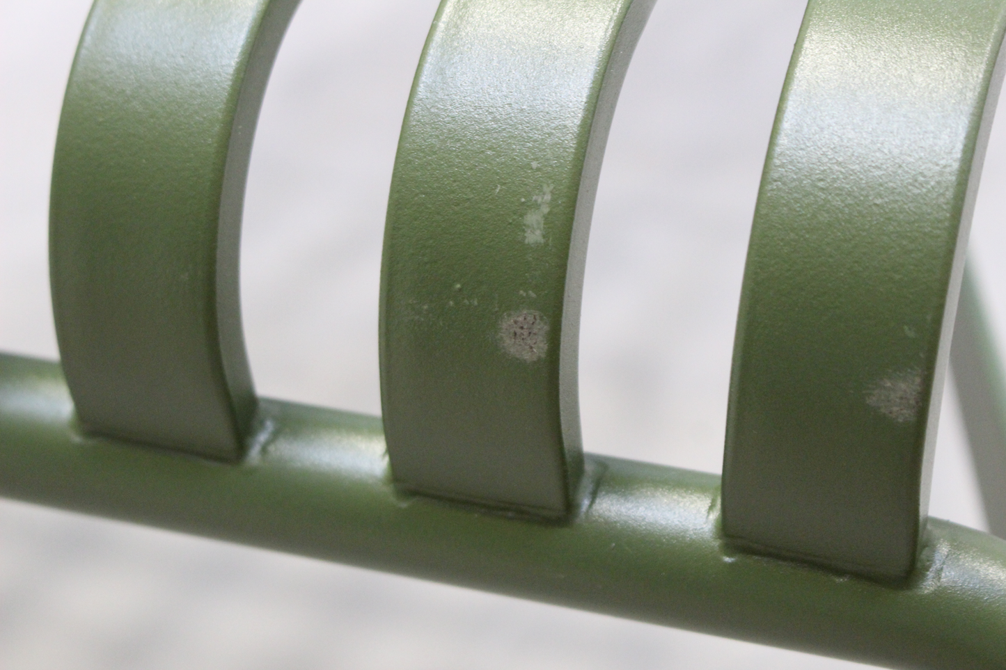 Garðstóll, sólbekkur og sólstóll frá Hay Palissade, B-flokks, ólífugrænn. Sjá texta/myndir.