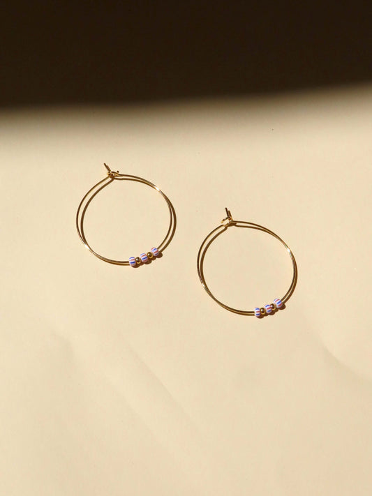 Hoops aus Edelstahl mit gestreiften Rocailles Perlen in blau rot