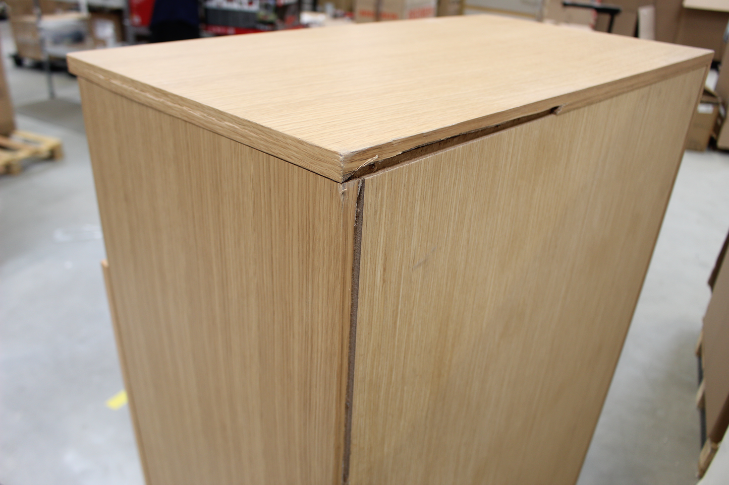 B-flokks Hübsch innréttingarhúsgögn með háum skúffum úr eik Sjá texta