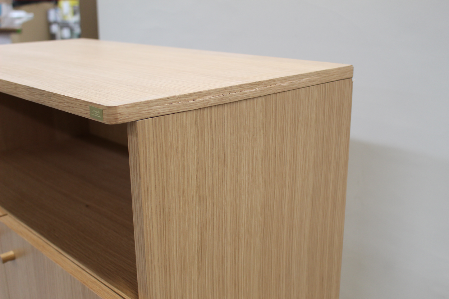 B-flokks Hübsch innréttingarhúsgögn með háum skúffum úr eik Sjá texta