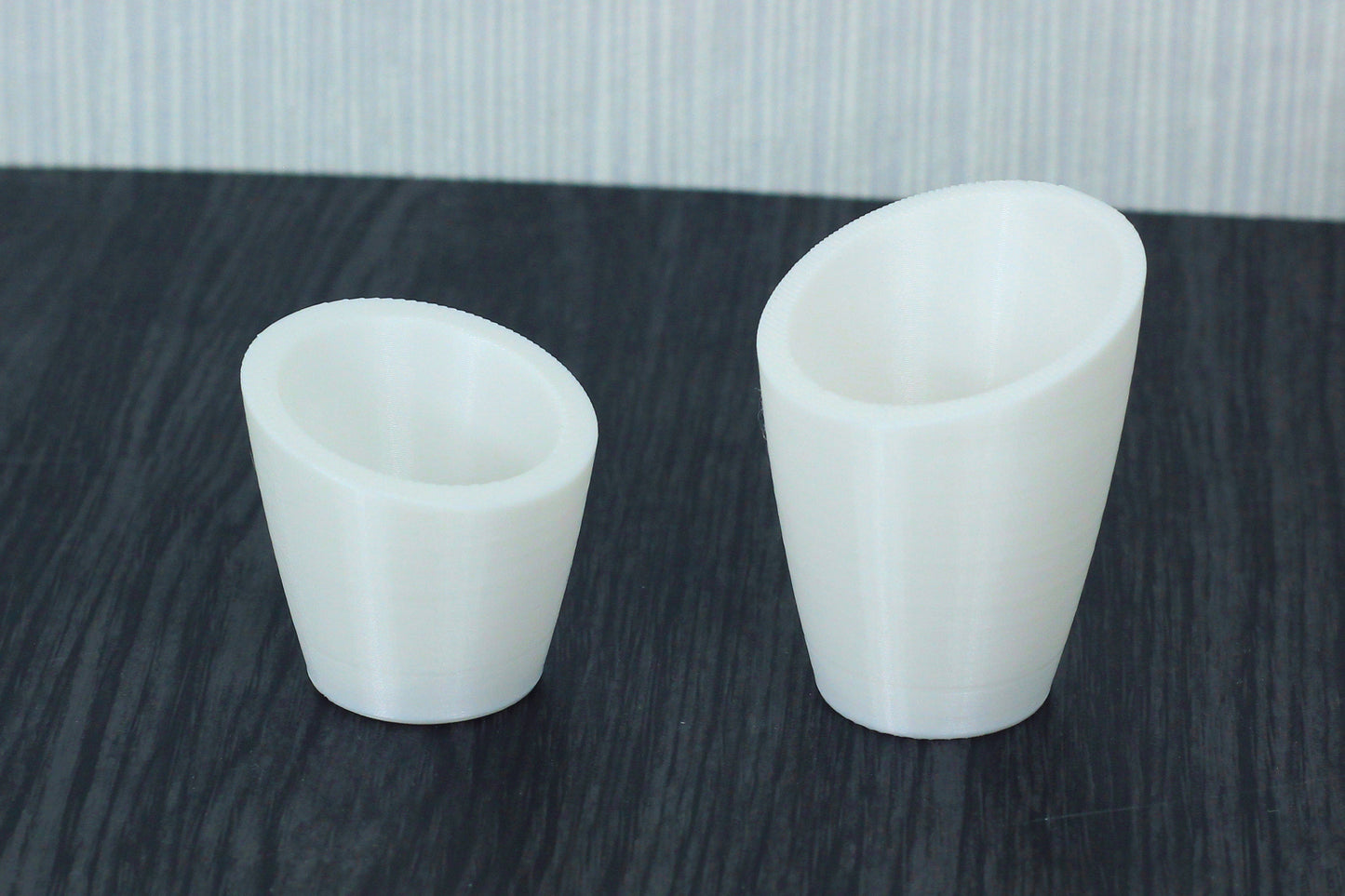 Round Stylized Vase - Dollhouse Miniature Furniture 1:12 Scale