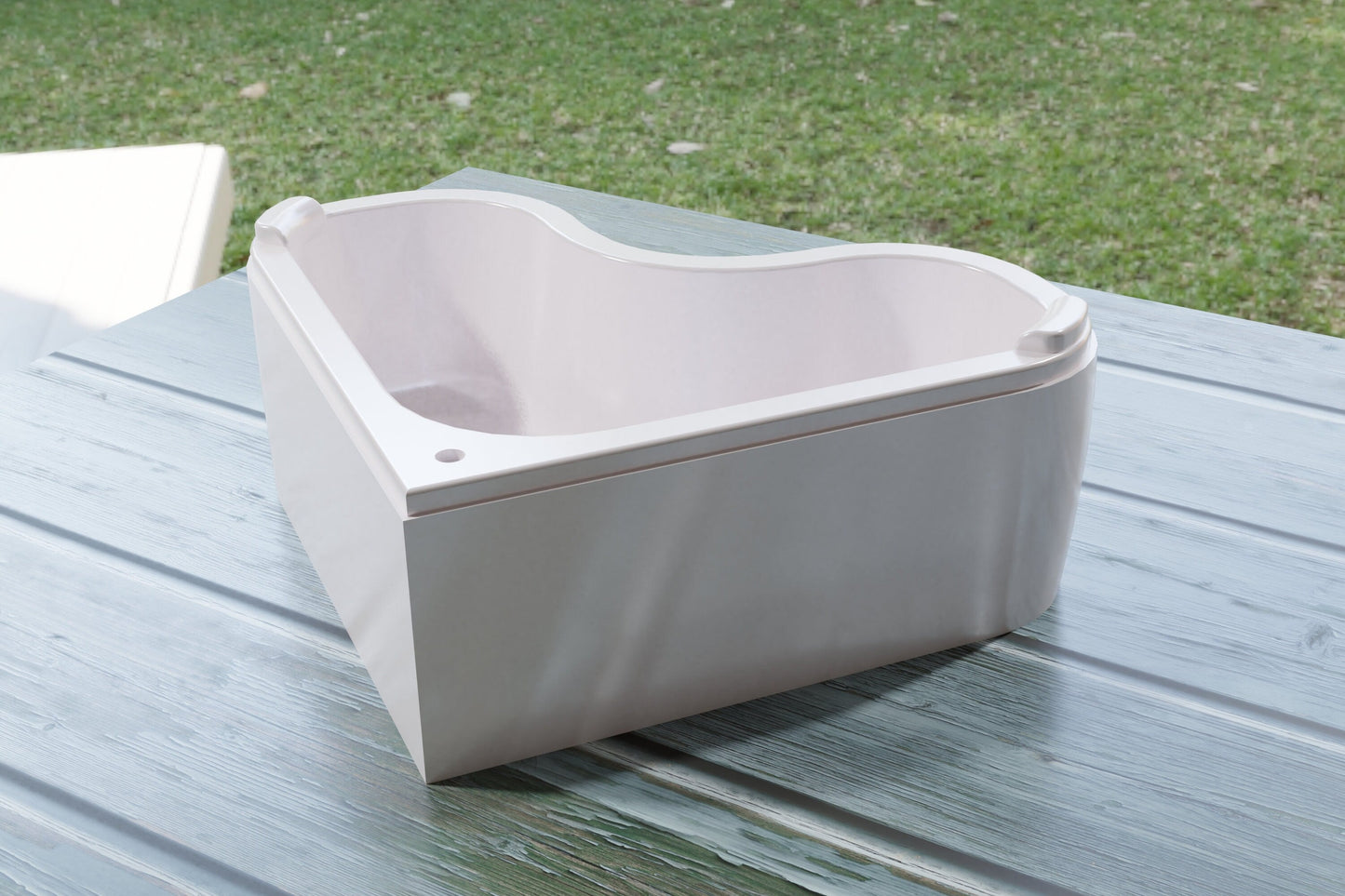 Heart Bathtub - 1:12 Dollhouse Miniature Furniture