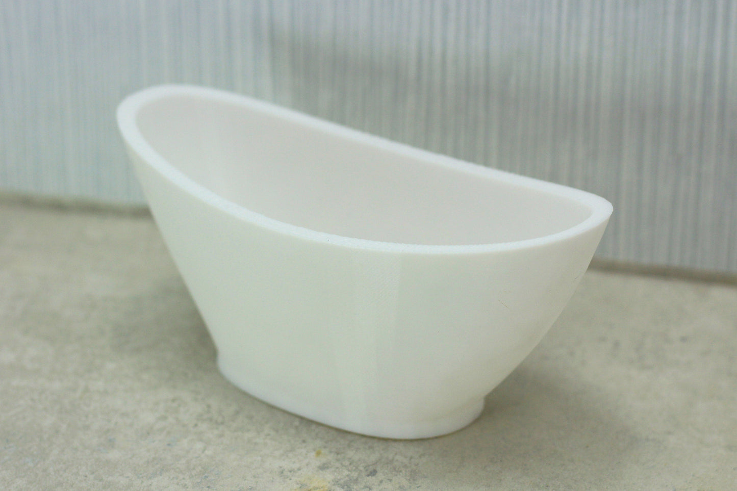 Modern Oval Bathtub | 1:12 & 18 Scale Dollhouse Bathroom Furniture | 3D Printed Miniature