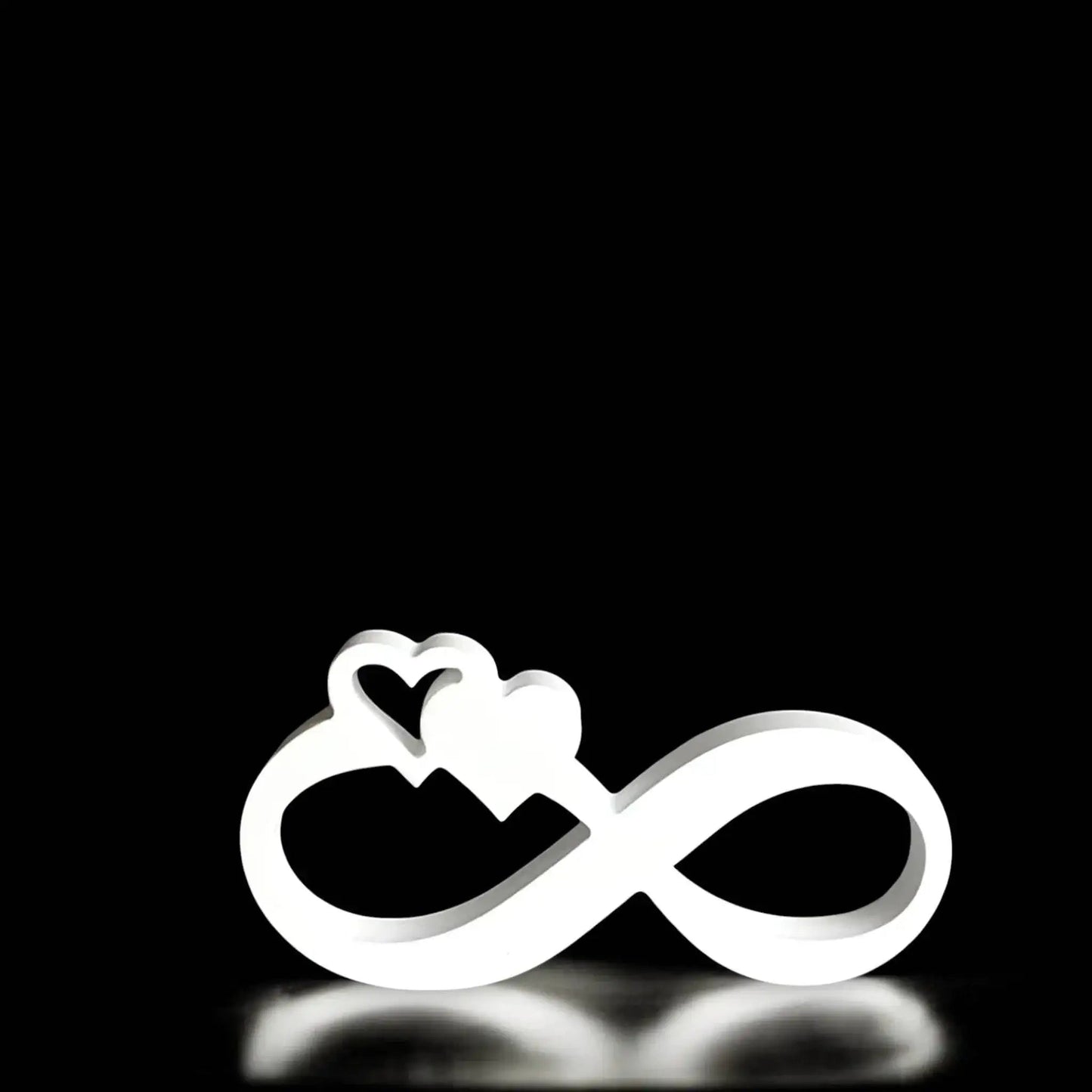 Infinity-Deko mit Herz – Symbol unendlicher Liebe im modernen Design