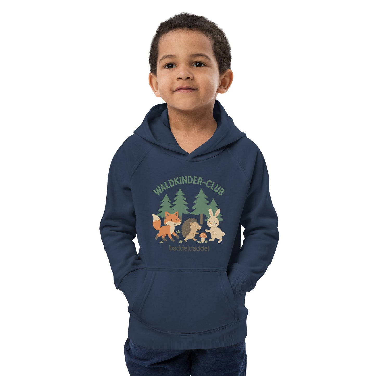 Kinder-Hoodie Waldkinder Club – Abenteuer beginnen draußen im Baddeldaddel Design