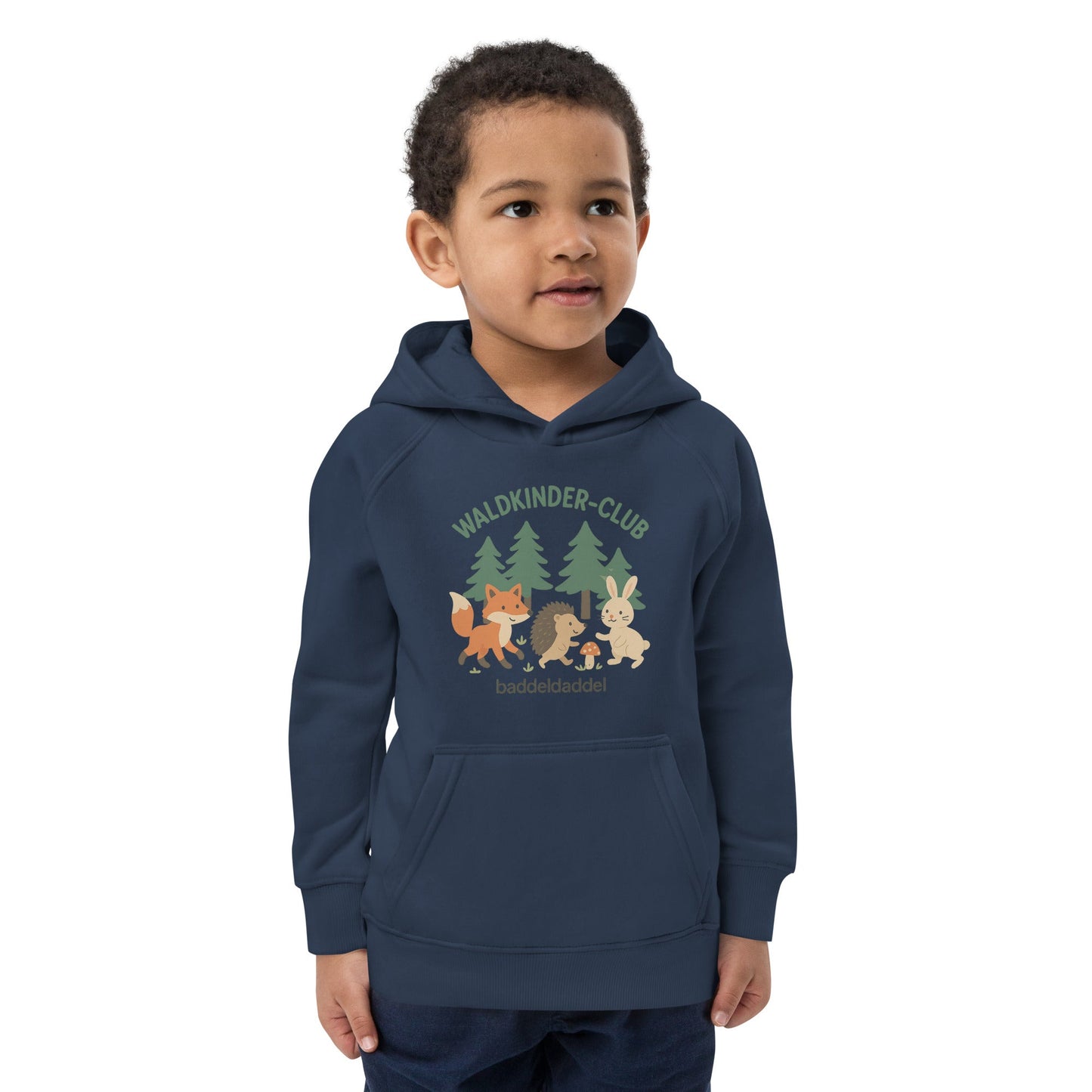 Kinder-Hoodie Waldkinder Club – Abenteuer beginnen draußen im Baddeldaddel Design