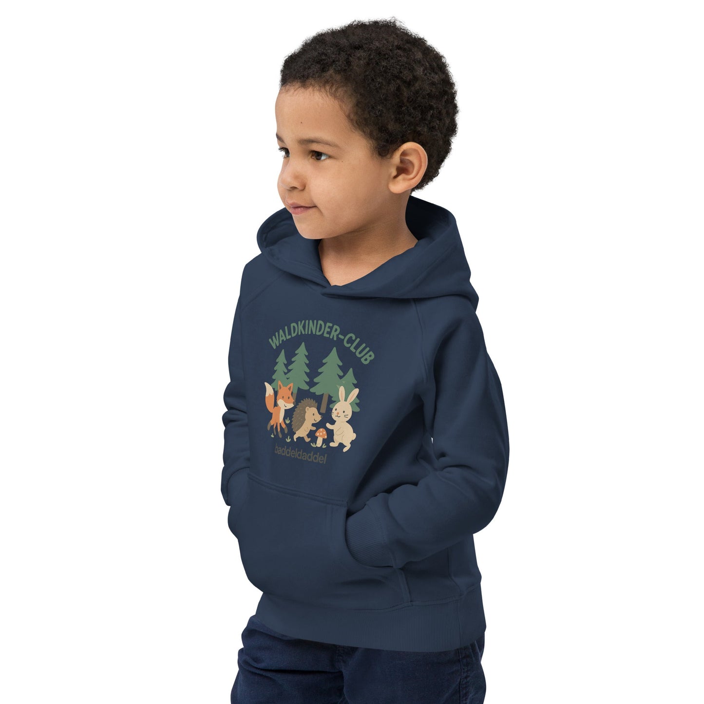 Kinder-Hoodie Waldkinder Club – Abenteuer beginnen draußen im Baddeldaddel Design