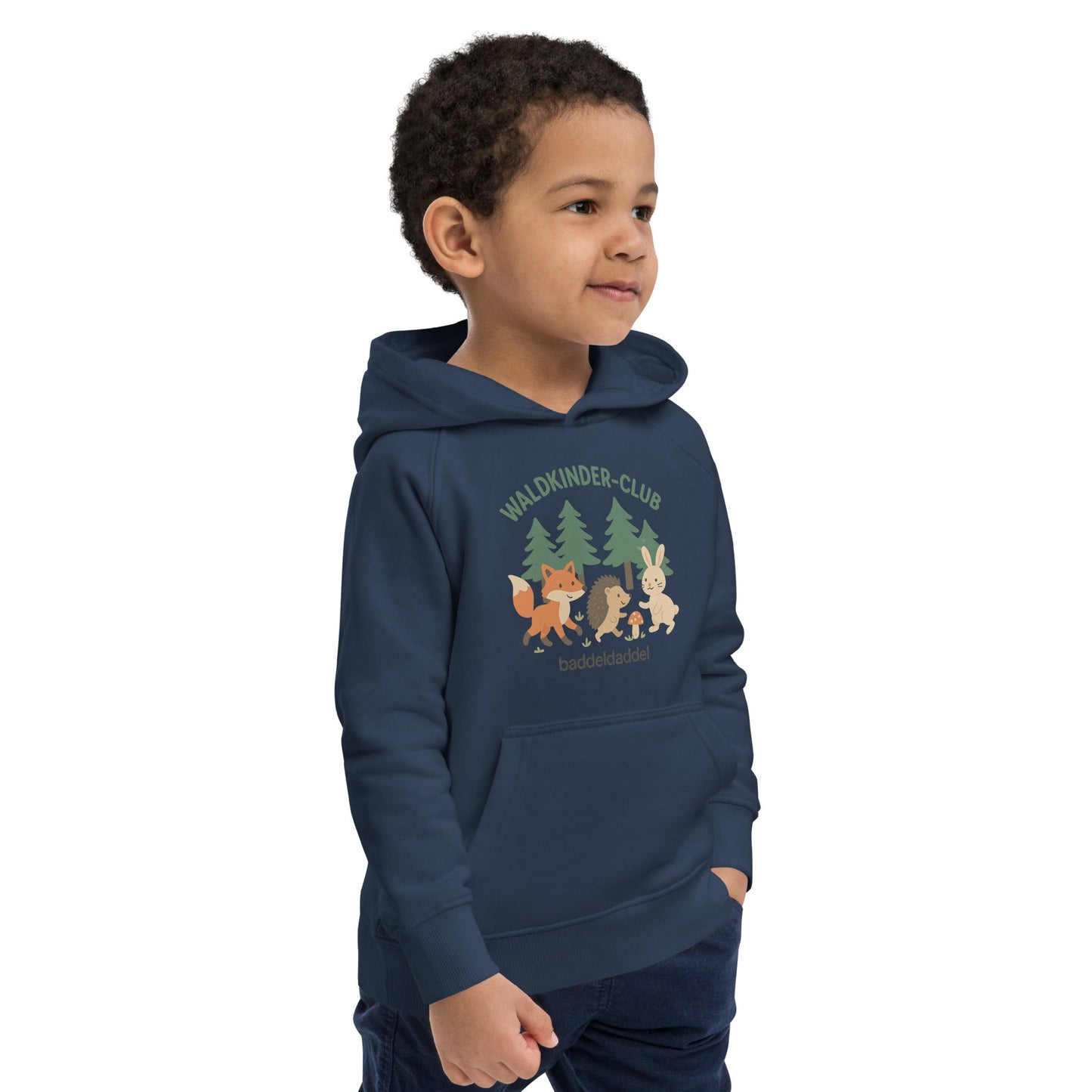 Kinder-Hoodie Waldkinder Club – Abenteuer beginnen draußen im Baddeldaddel Design