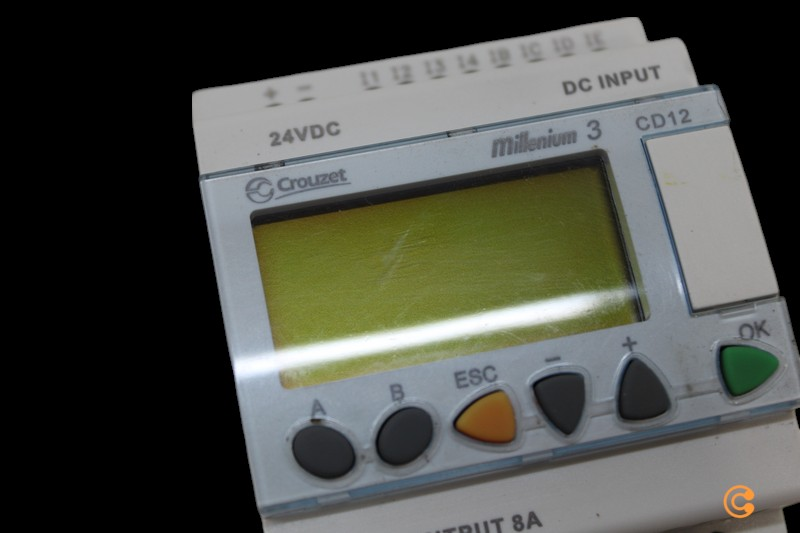 Crouzet Millenium 3 CD12 24V/DC PLC stýrieining af B-flokki, 90 mm há. Sjá texta/mynd.