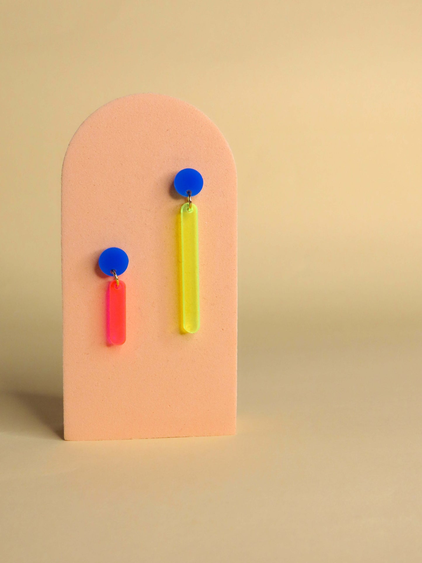 niemalsmehrohne x Kunstmuseum Basel Edition - neon lights Nr.2 - Ohrringe