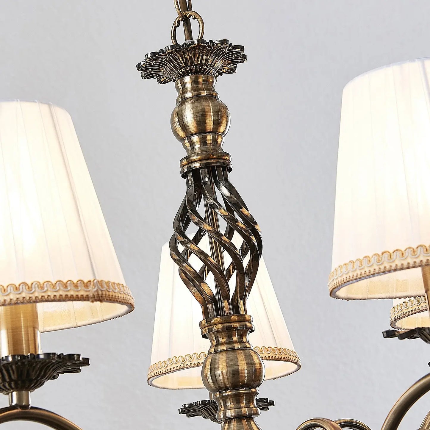 B-Ware Lindby Finnick Kronleuchter Deckenlampe Deckenleuchte 5 Flammig Lampe Altmessing