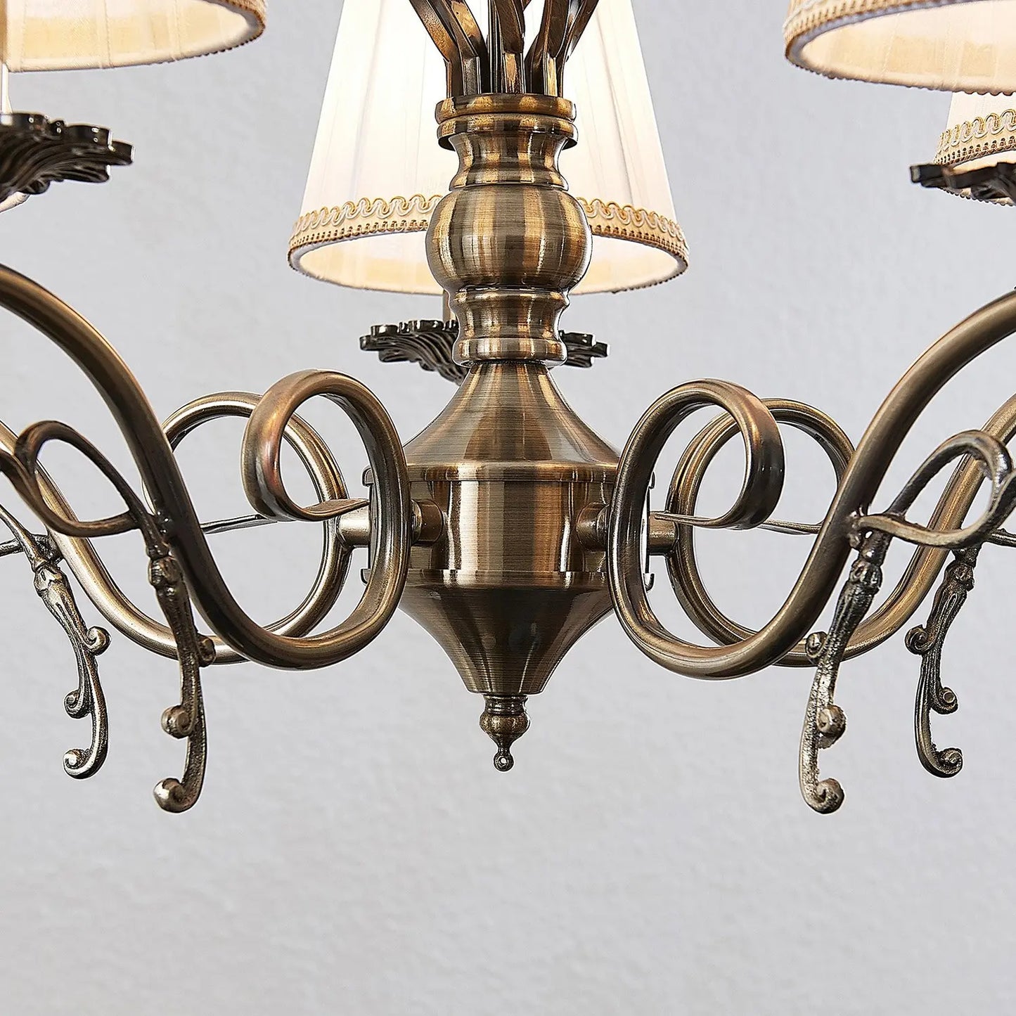 B-Ware Lindby Finnick Kronleuchter Deckenlampe Deckenleuchte 5 Flammig Lampe Altmessing