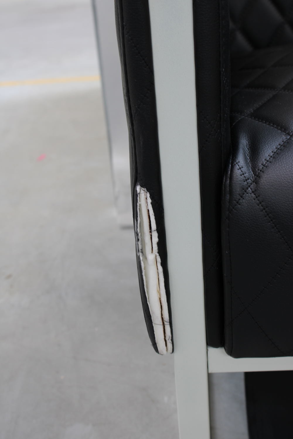 B-flokks Hjh skrifstofusófi Aruba Step, rammi ljósgrár gervileður. Sjá texta/mynd