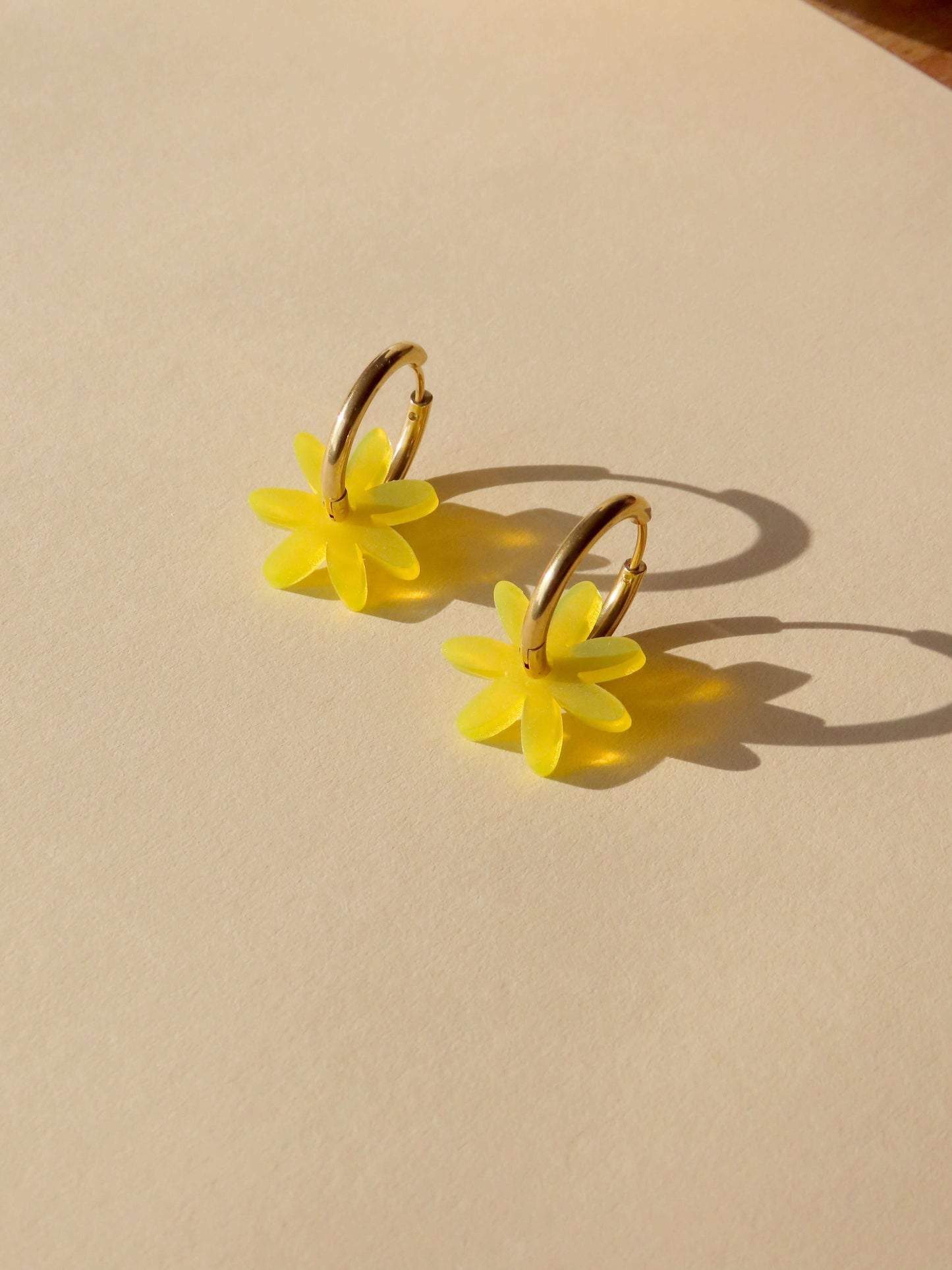 Gelbe Margarite Edelstahl Hoops