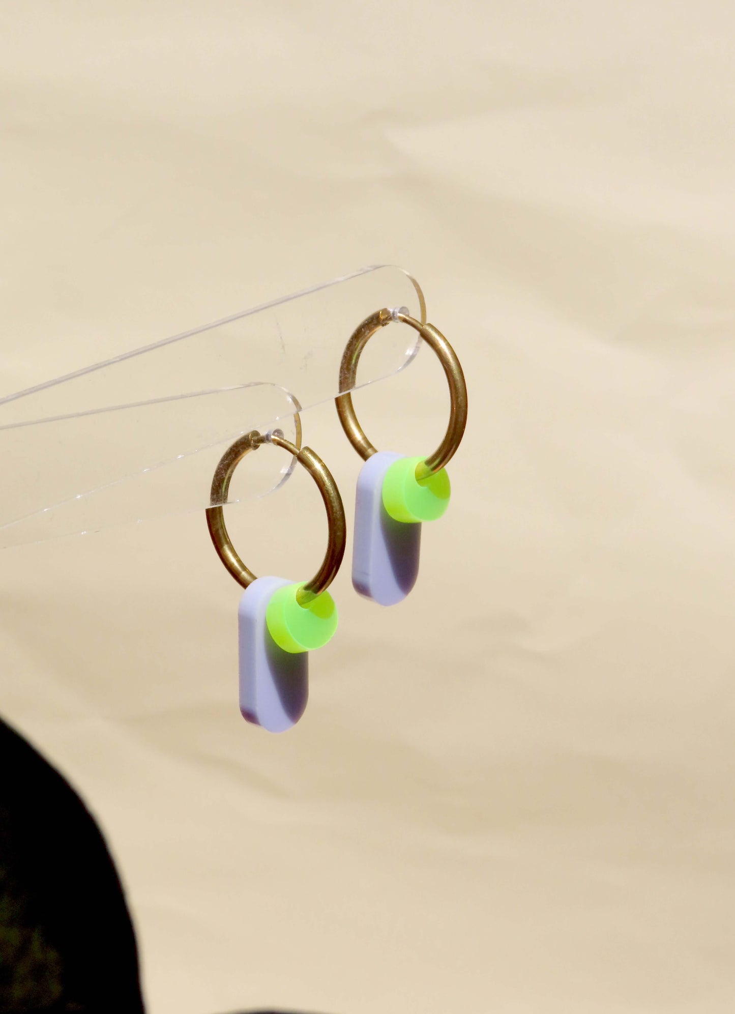 Dopamine Colors Creolen in flieder/neongrün