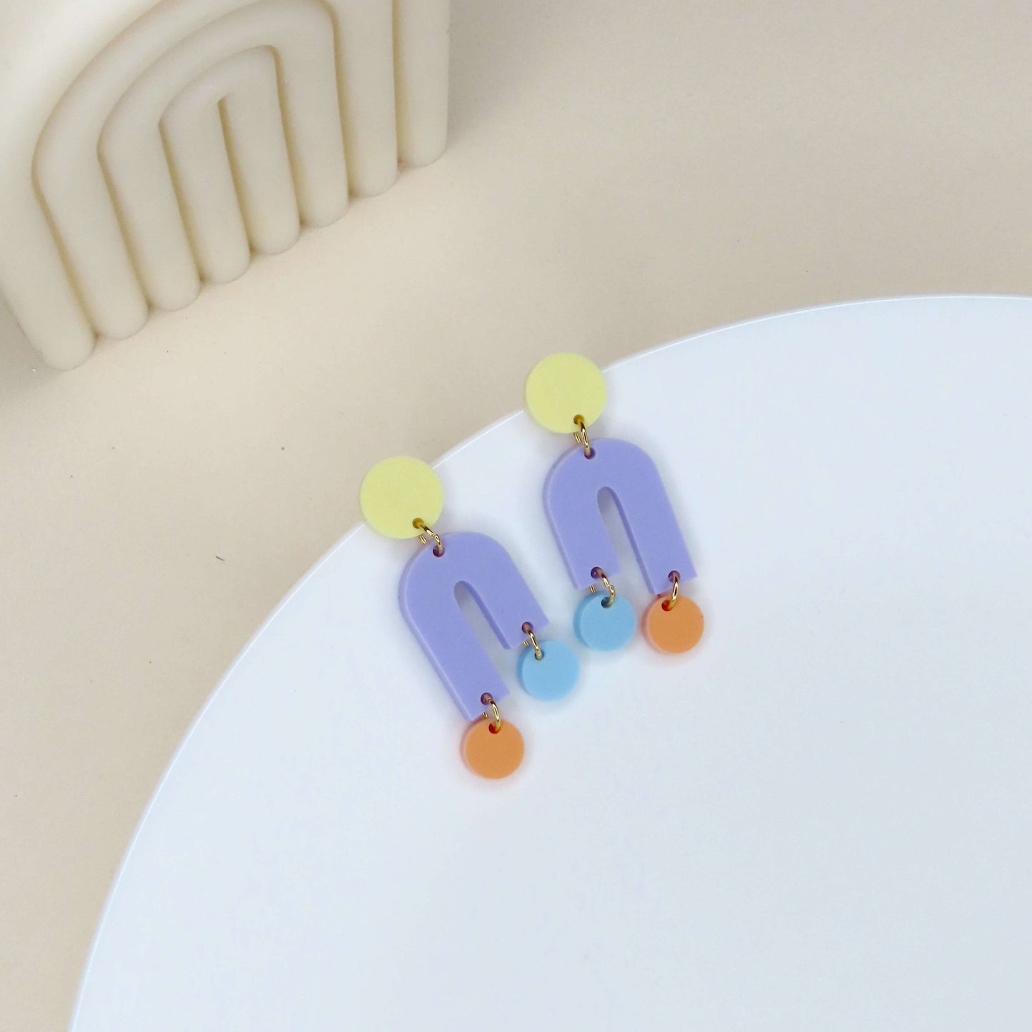 Mismatch Ohrringe aus Acryl in pastell