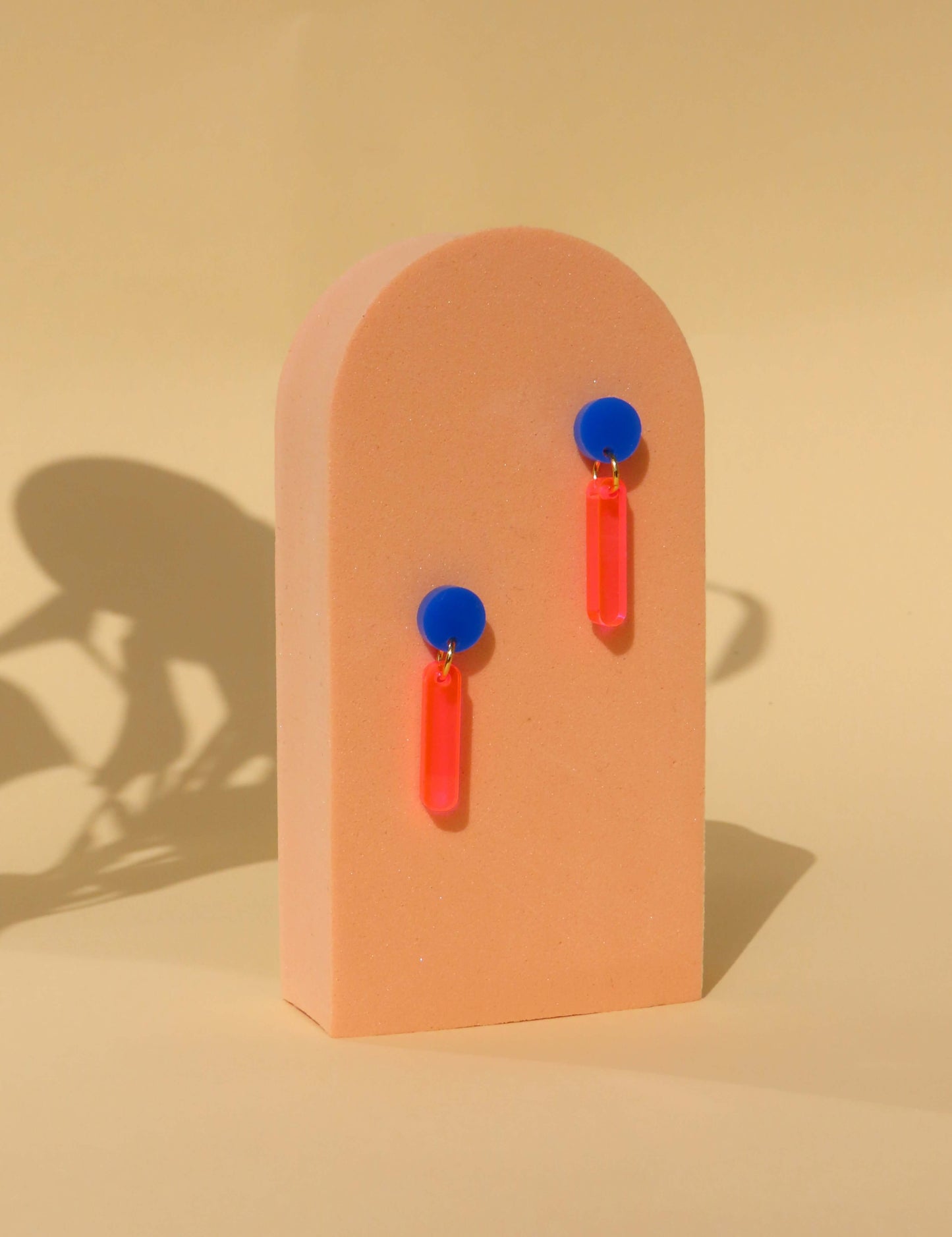 niemalsmehrohne x Kunstmuseum Basel Edition - neon lights Nr. 1  - Ohrringe