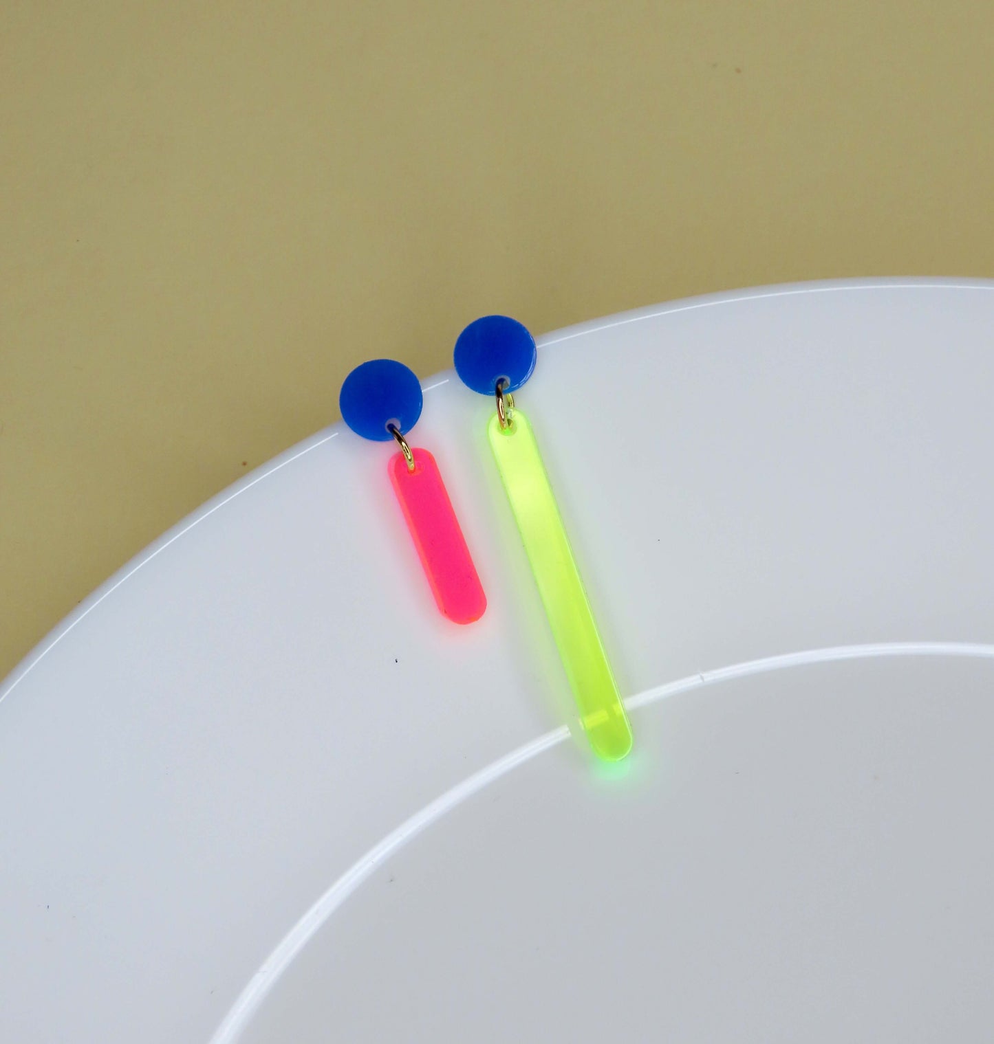 niemalsmehrohne x Kunstmuseum Basel Edition - neon lights Nr.2 - Ohrringe