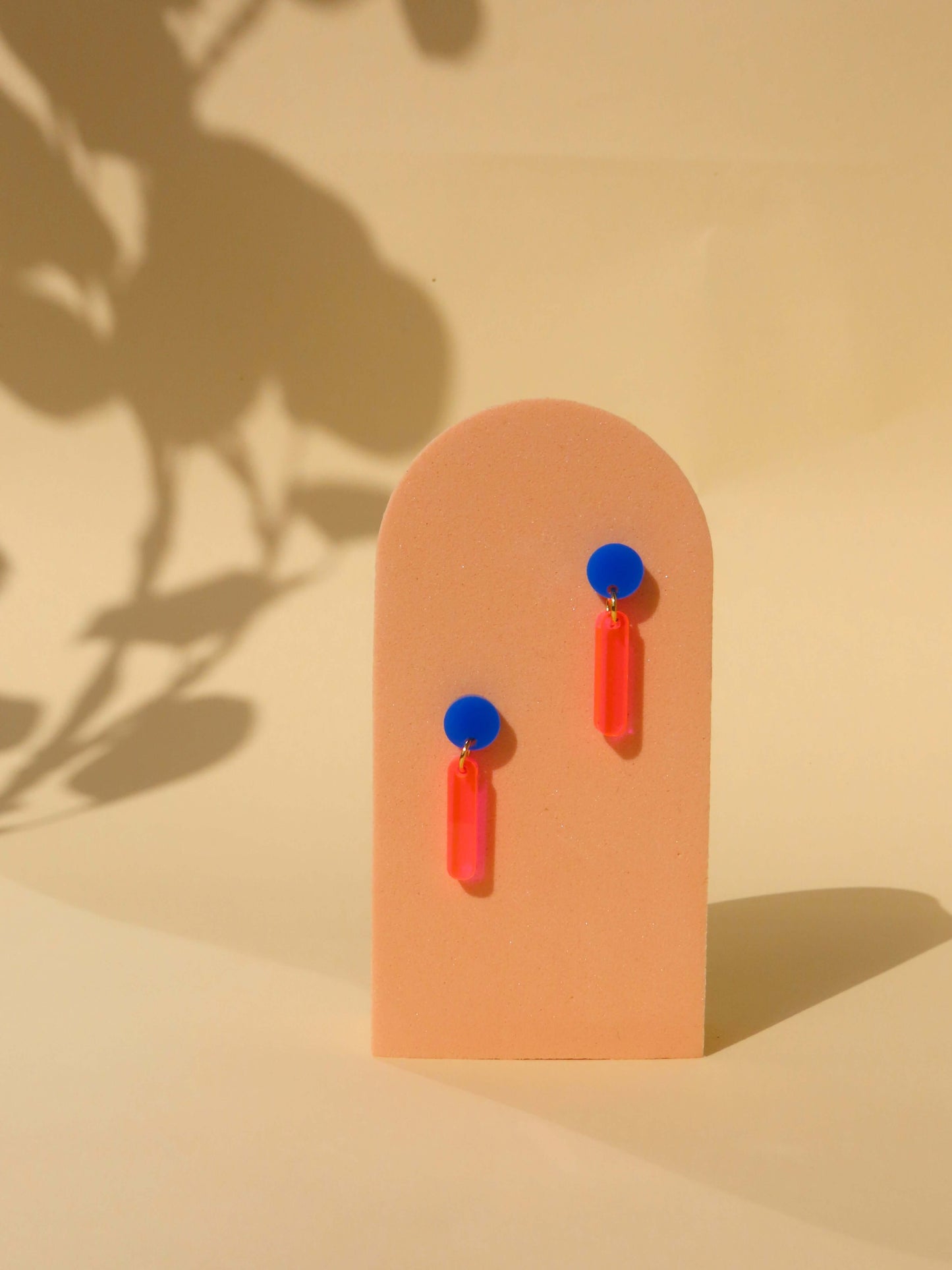 niemalsmehrohne x Kunstmuseum Basel Edition - neon lights Nr. 1  - Ohrringe