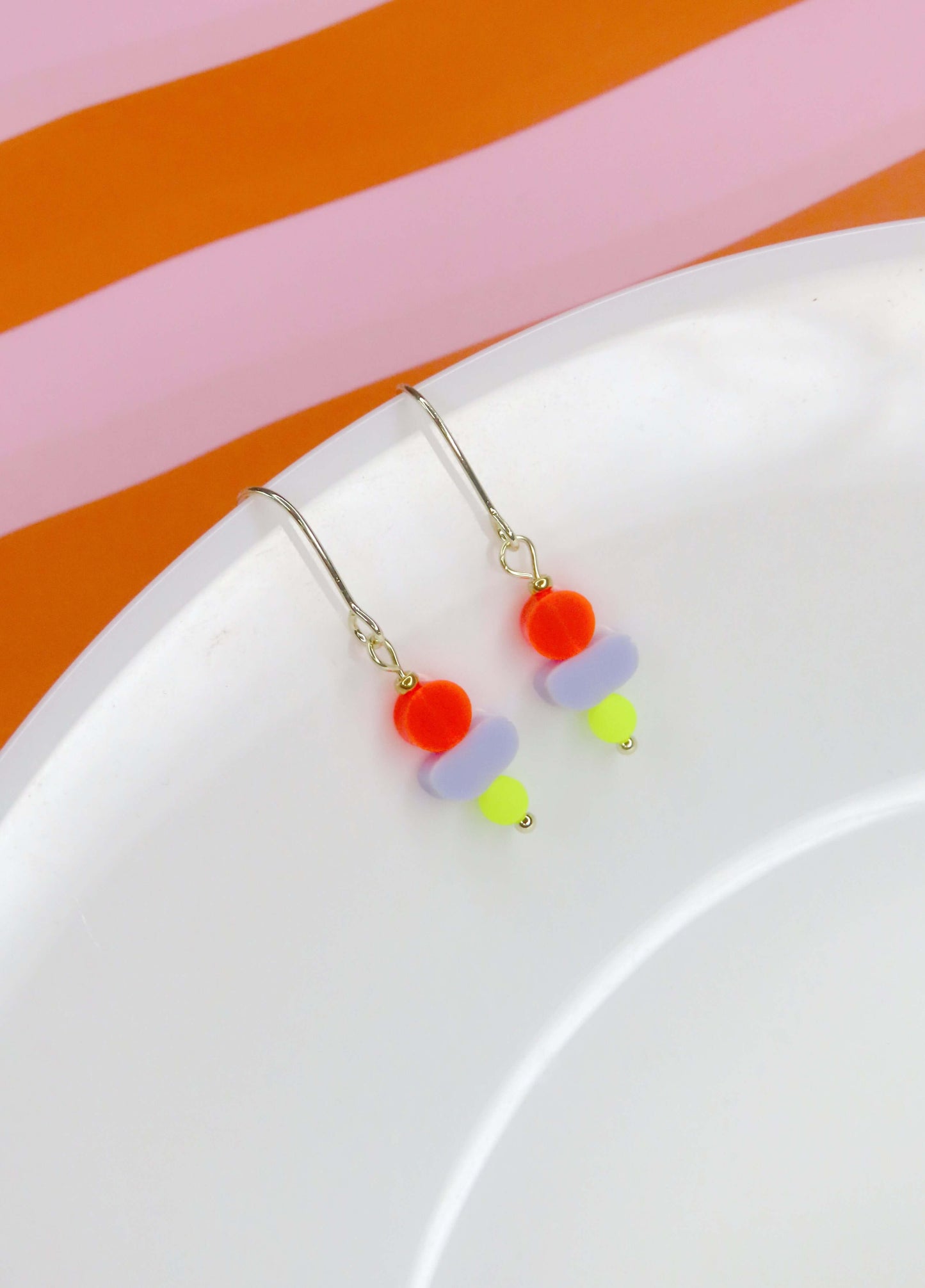 Color Treats Ohrringe neon mit gold filled Elementen