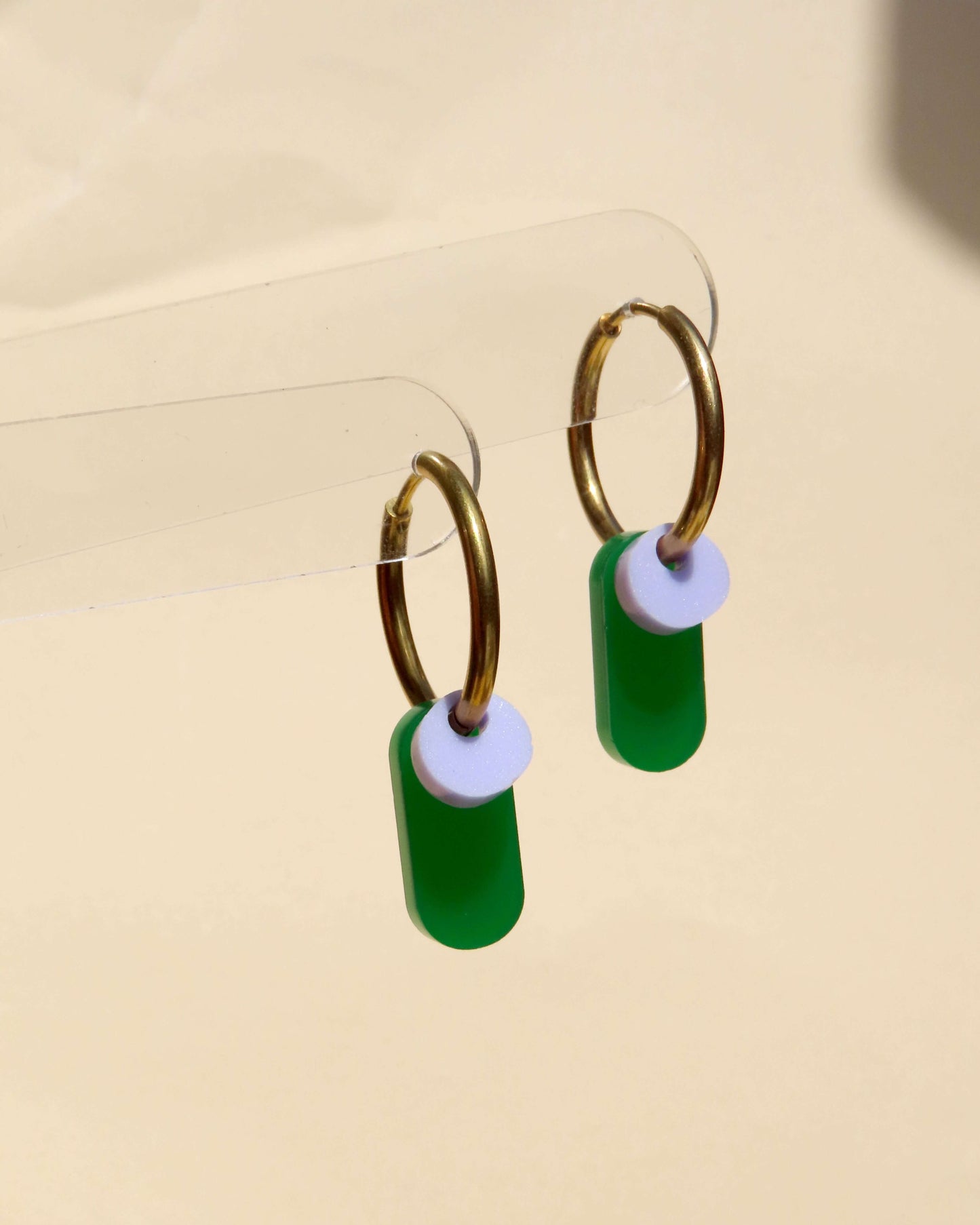 Dopamine Colors Creolen in grün/lila