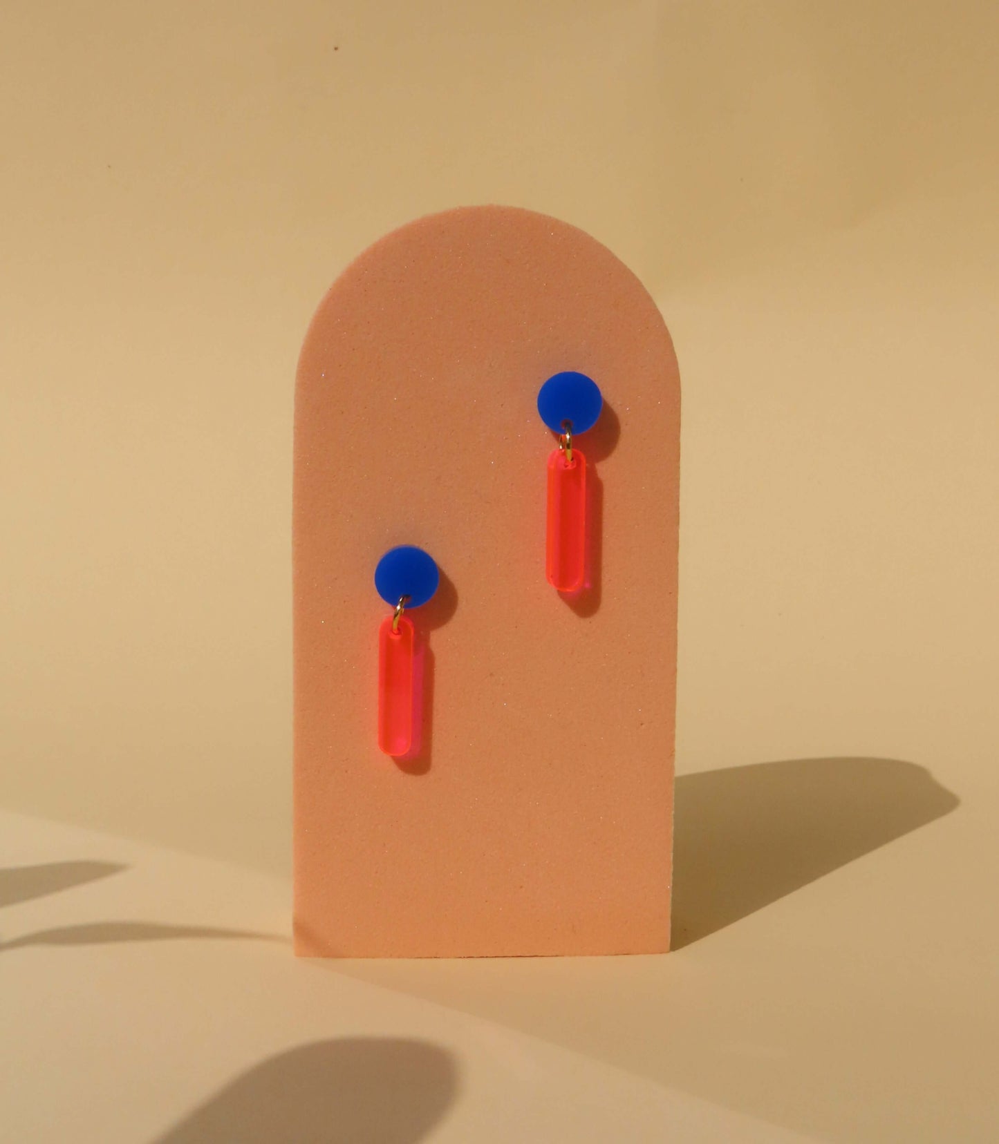 niemalsmehrohne x Kunstmuseum Basel Edition - neon lights Nr. 1  - Ohrringe