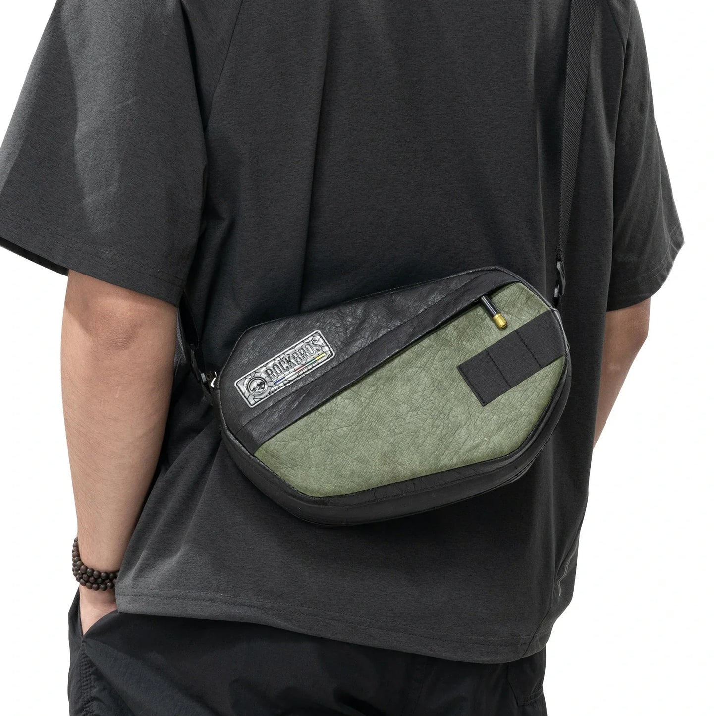 ROAD TO SKY Sustainable bicycle handlebar bag made from recycled tires 2.5L