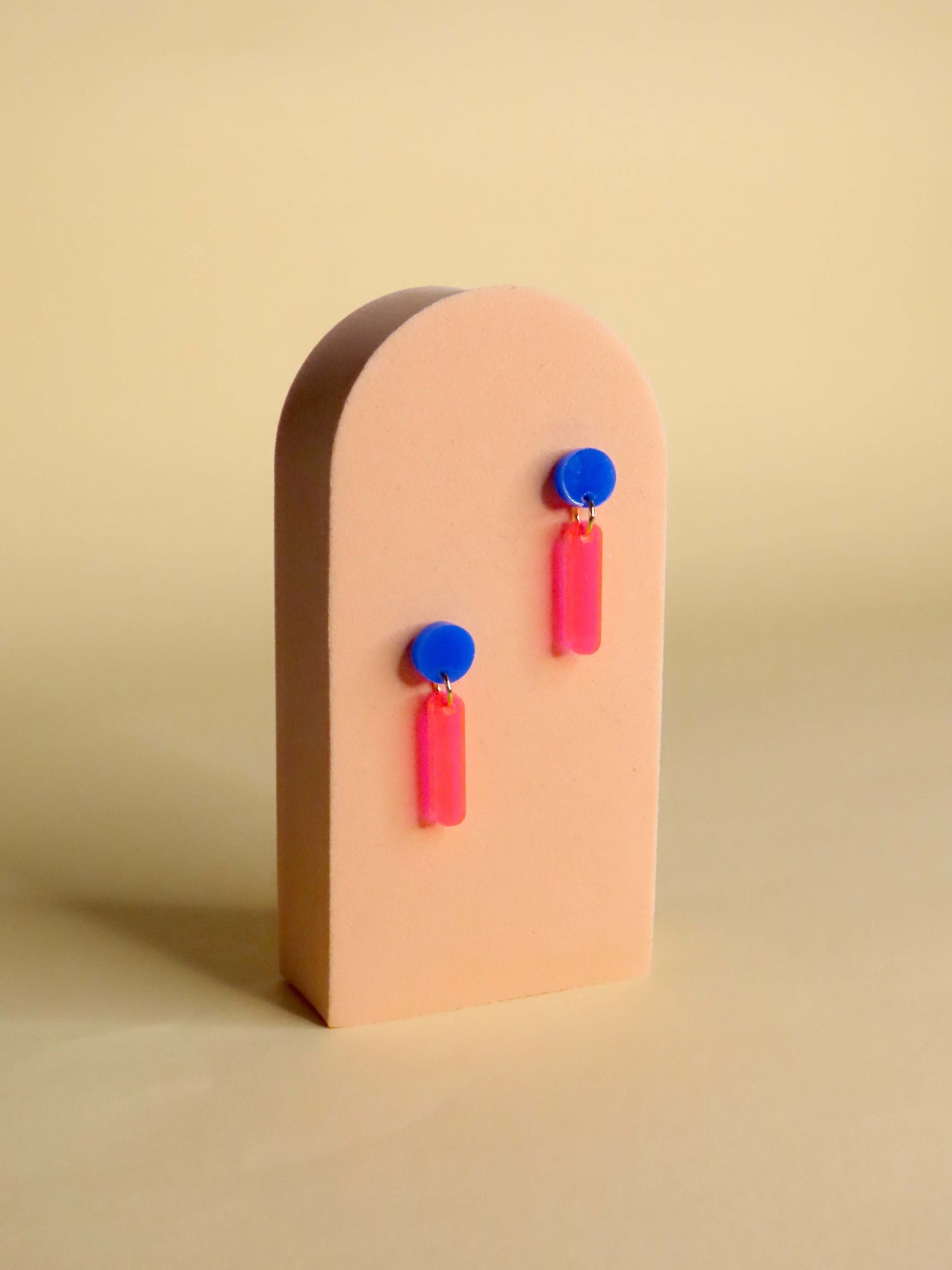 niemalsmehrohne x Kunstmuseum Basel Edition - neon lights Nr. 1  - Ohrringe