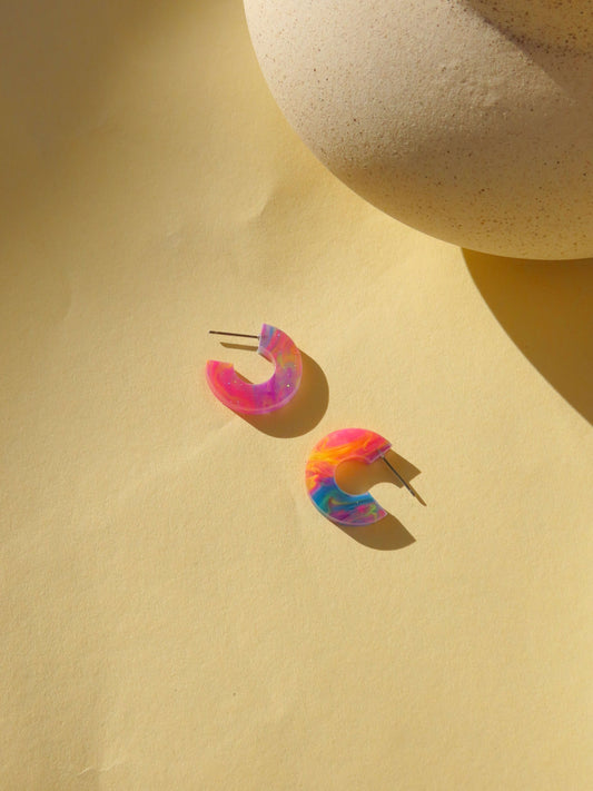 Creolen Simmi aus Acryl und Edelstahl in fantasy