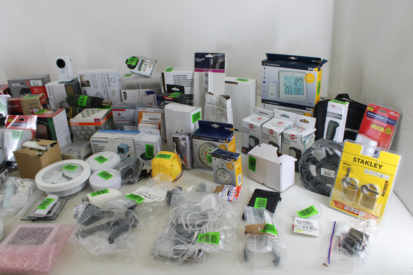 B-lager, gallað, áhugamannahlutir, smárafmagnstæki, heimilisrafmagnstæki, 122x