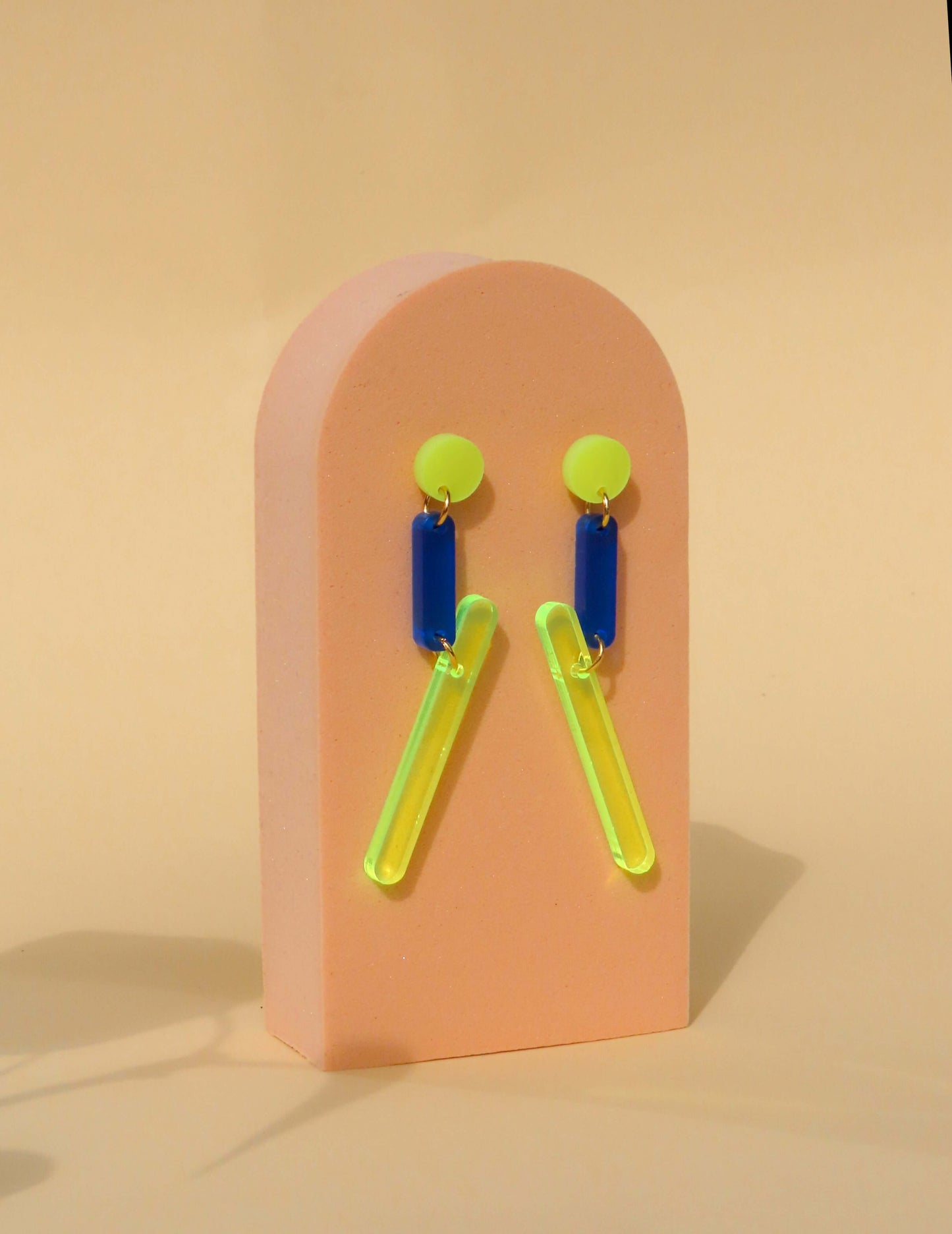 niemalsmehrohne x Kunstmuseum Basel Edition - neon lights Nr.3 - Ohrringe