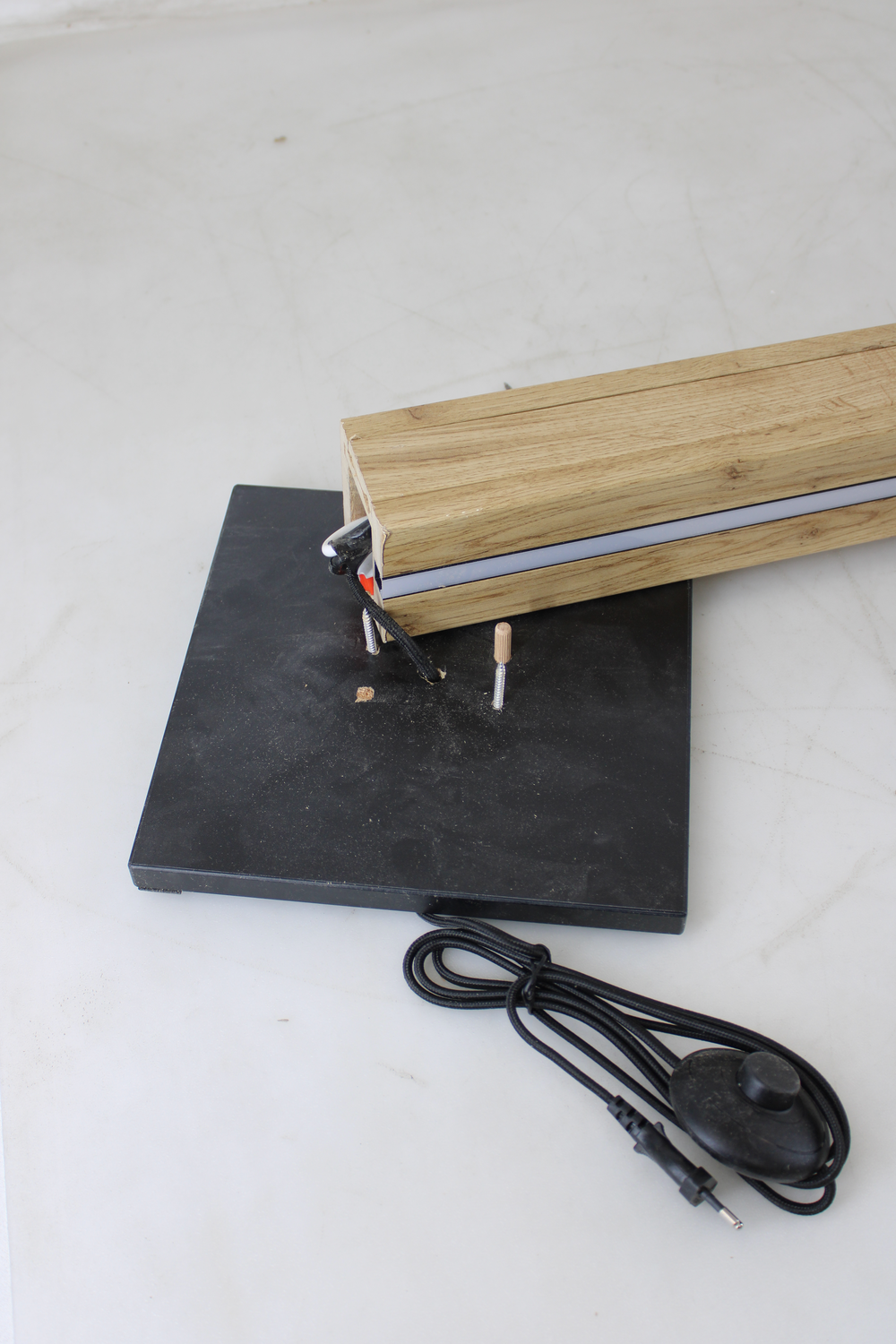 B-flokks Euluna gólflampi Elegance, standlampi, lampi, ljósabúnaður, gölluð vara 