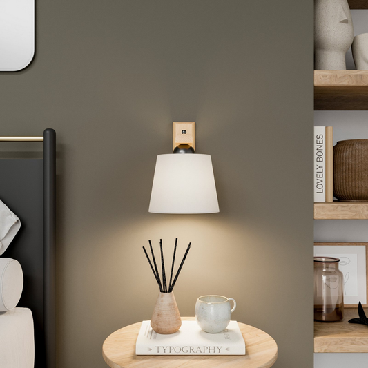 B-flokks Euluna vegglampi frá Sweden með viðarramma, úr grófu eik, vegglampi og ljósastæði