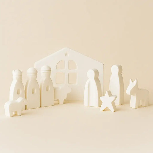 Kleine Weihnachtskrippe – Handgefertigte Figuren & Moderner Krippenstall