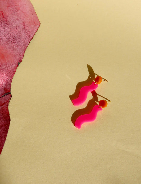 Wormly Ohrringe mit Edelstahl Steckern in orange pink